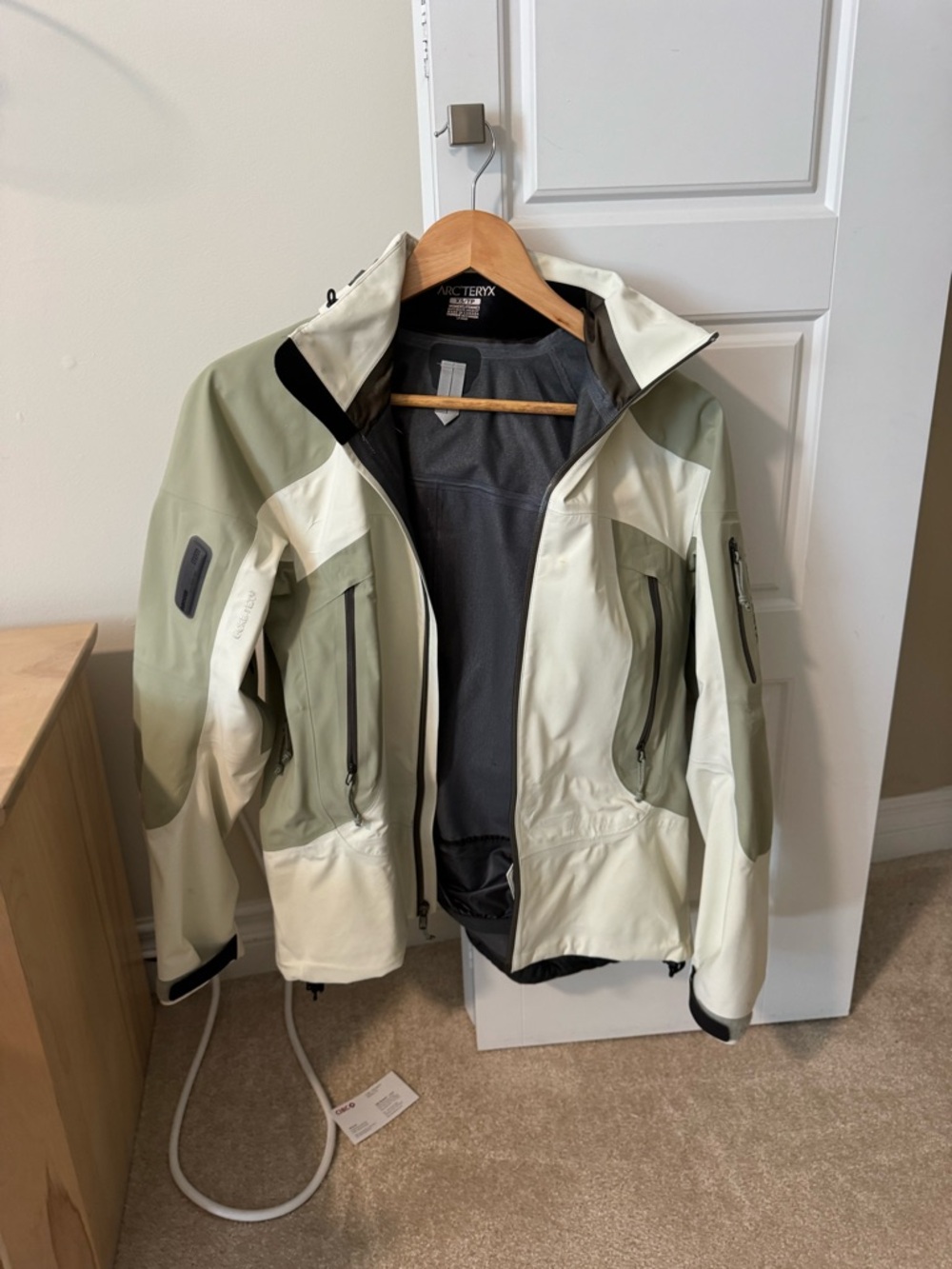 Arc'teryx Two-Tone Sage Green and Off-White Ski Jacket
